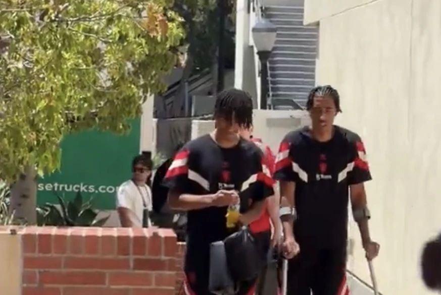 英媒:约罗刚加盟就重伤将缺阵2个月 曼联需补强中卫