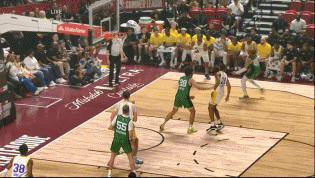 0/14！布朗尼三分出手几乎三不沾！官方转播还特地回放了一下...