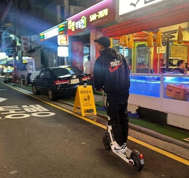 韩媒:因无证驾驶滑板车等指控,林加德被韩国警方罚款19万韩元