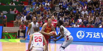 🎤媒体人:单场送中国男篮8盖帽的黎巴嫩归化中锋佩莱可能加盟CBA