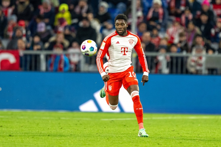 记者谈戴维斯续约:拜仁与戴维斯没问题,双方关系良好&保持沟通