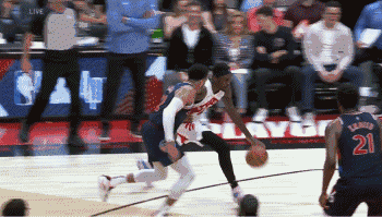 快能出本书了😟恩比德伤病史:半月板多次撕裂+左右眼眶骨折