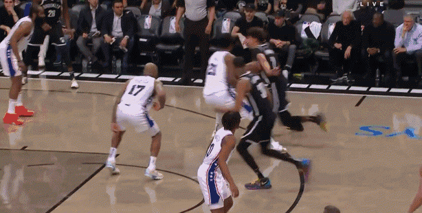 快能出本书了😟恩比德伤病史:半月板多次撕裂+左右眼眶骨折