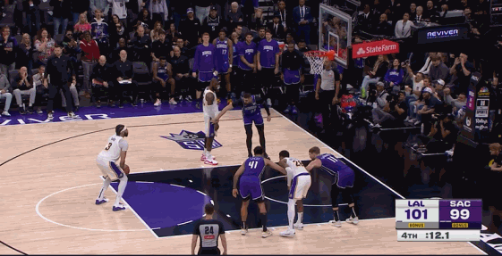 浓眉关键两罚不中!雷迪克:他还会遇到这种情况 下次会进的