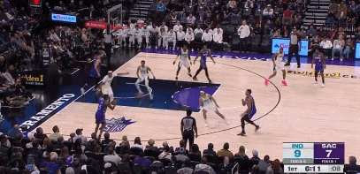 还不够!福克斯19中7&三分6中2得23分5板7助&下半场10中2