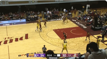 😤永不放弃!布朗尼扣篮后仅剩0.6秒👍立刻起跳封堵发球