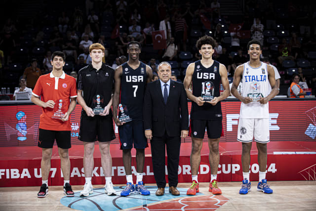 天赋溢出!美国U19集训:26状元大热迪班萨领衔 多名星二代在列